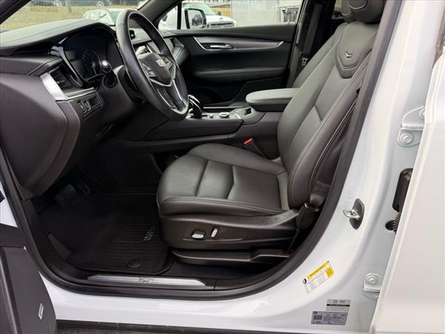 used 2023 Cadillac XT5 car, priced at $31,900