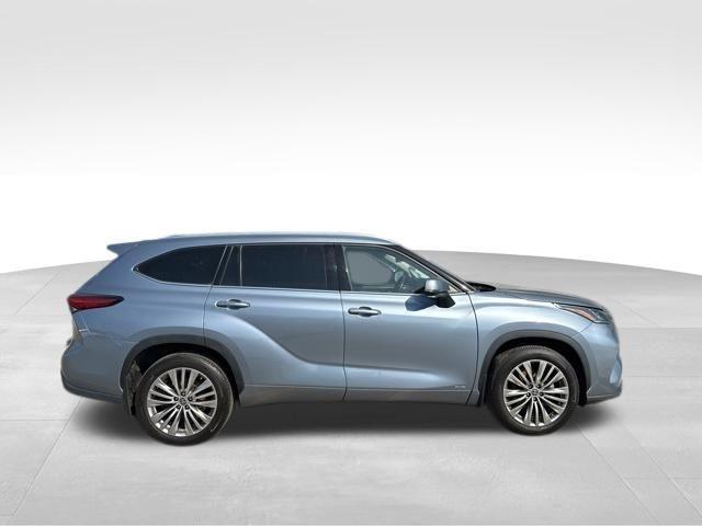 used 2022 Toyota Highlander Hybrid car, priced at $36,368