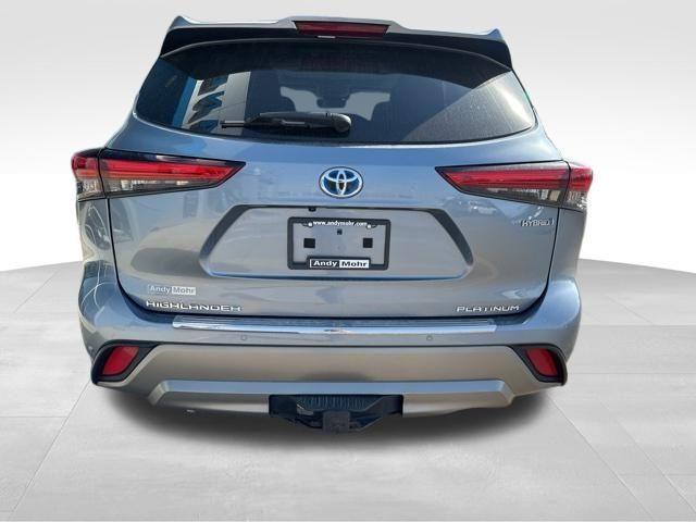 used 2022 Toyota Highlander Hybrid car, priced at $36,368