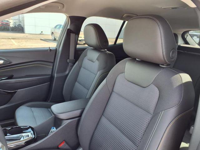 new 2025 Chevrolet Trax car, priced at $25,061