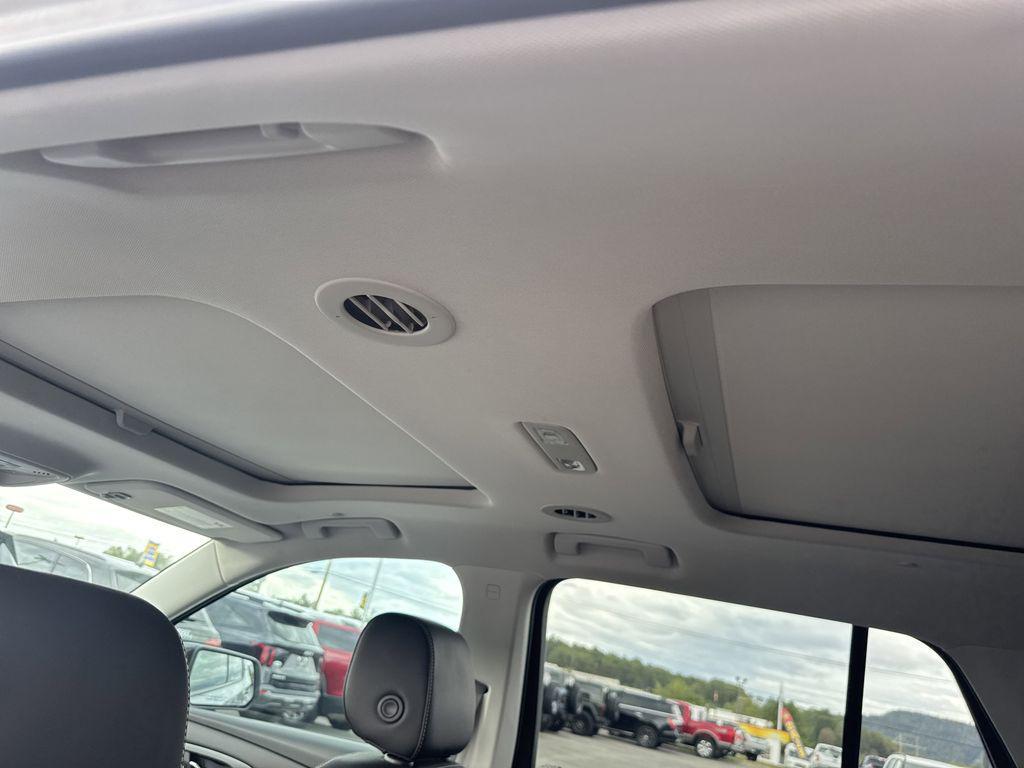 used 2021 Chevrolet Traverse car, priced at $29,364