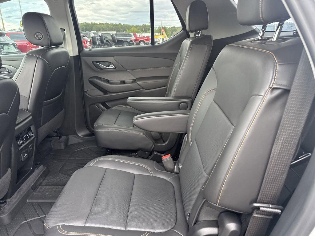 used 2021 Chevrolet Traverse car, priced at $29,364