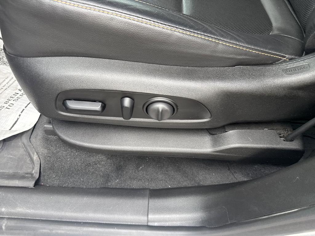 used 2021 Chevrolet Traverse car, priced at $29,364