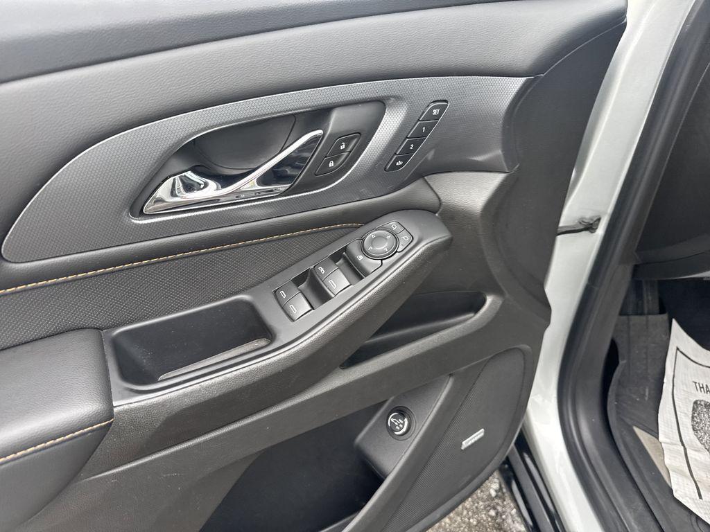 used 2021 Chevrolet Traverse car, priced at $29,364