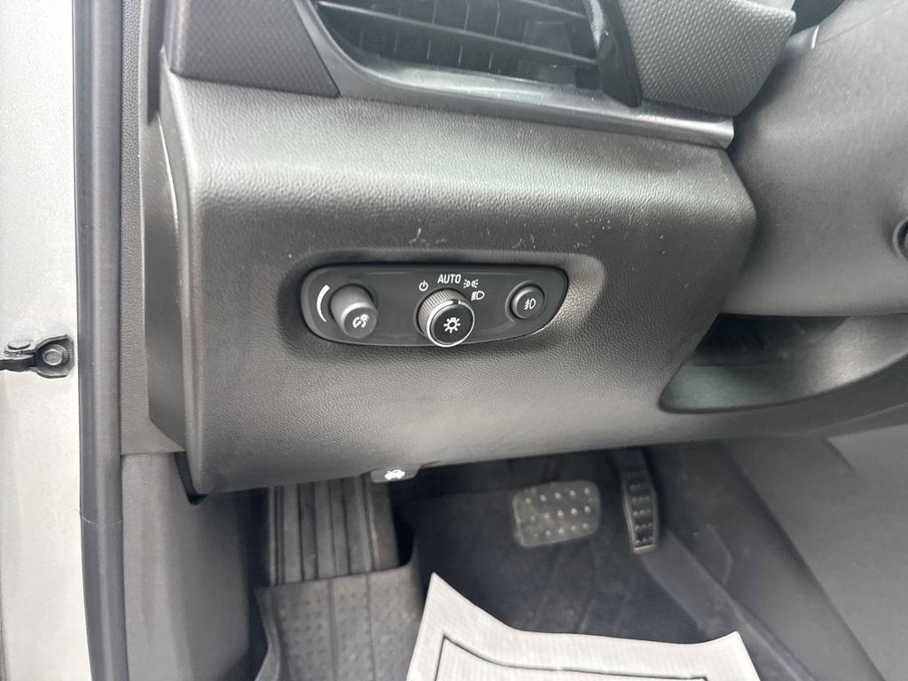 used 2021 Chevrolet Traverse car, priced at $29,364