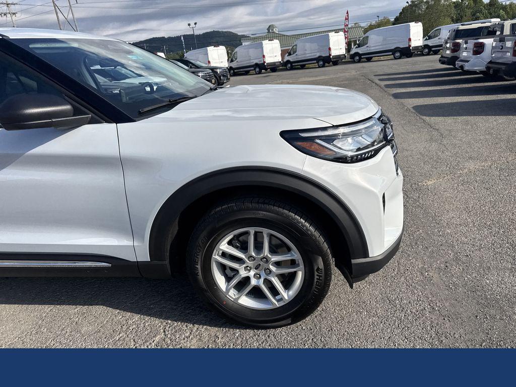 new 2025 Ford Explorer car, priced at $40,499