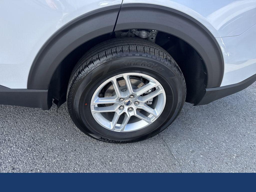 new 2025 Ford Explorer car, priced at $40,499