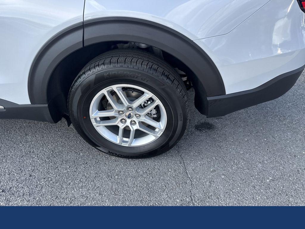 new 2025 Ford Explorer car, priced at $40,499