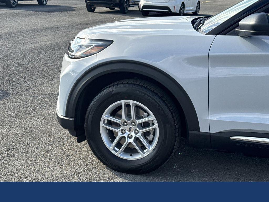 new 2025 Ford Explorer car, priced at $40,499