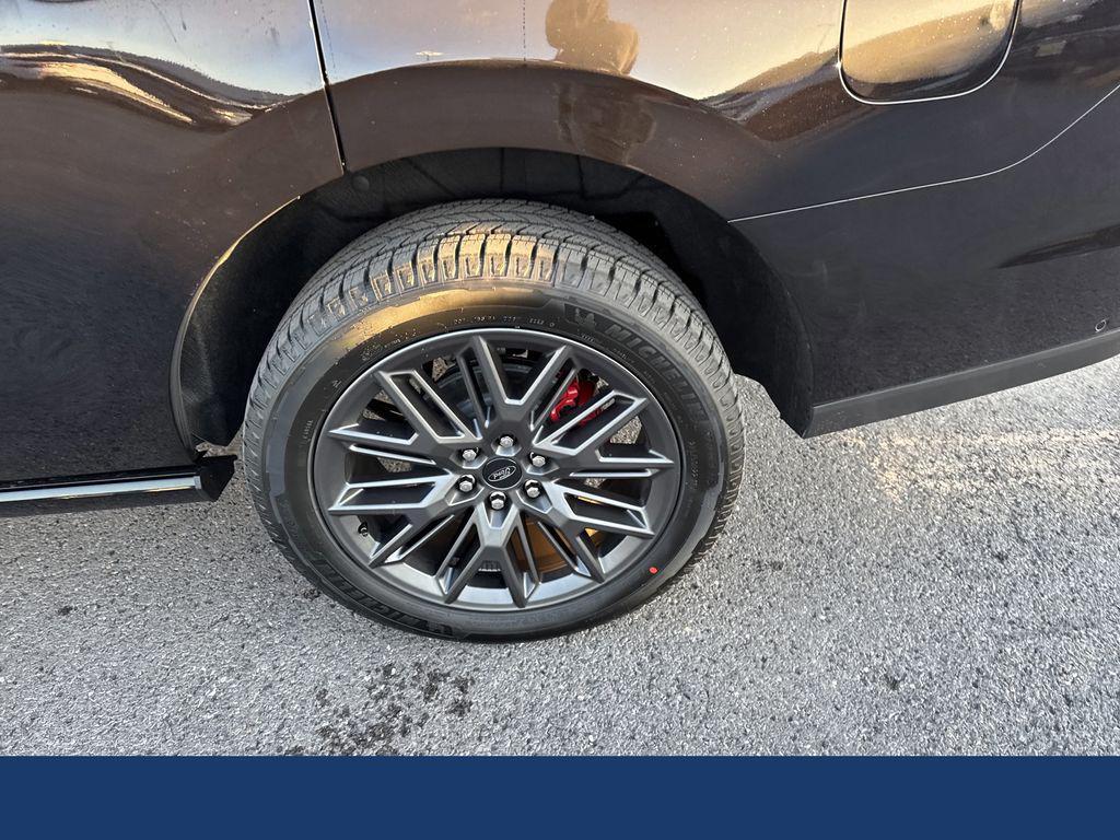 new 2025 Ford Expedition car, priced at $83,925