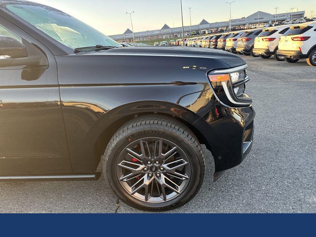 new 2025 Ford Expedition car, priced at $83,925