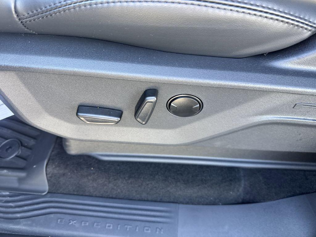 new 2025 Ford Expedition car, priced at $82,720