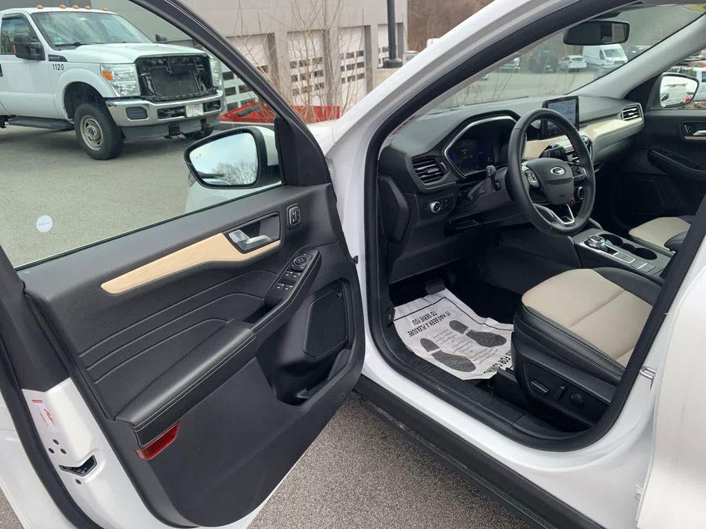 new 2022 Ford Escape car, priced at $29,977