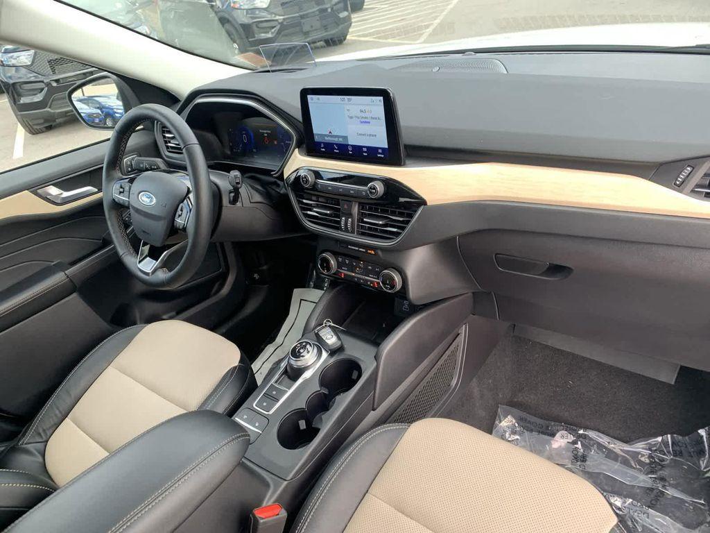 new 2022 Ford Escape car, priced at $29,977