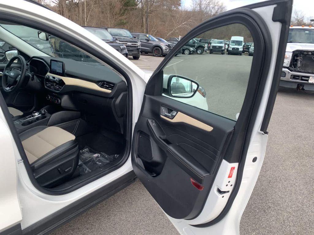 new 2022 Ford Escape car, priced at $29,977