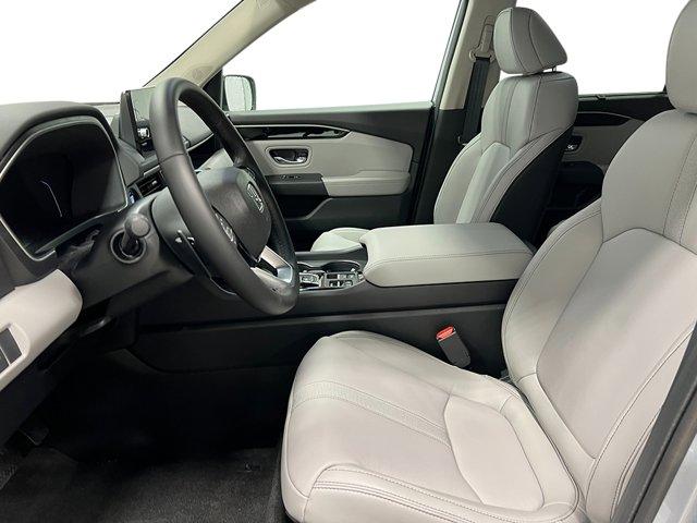 new 2025 Honda Pilot car, priced at $47,825