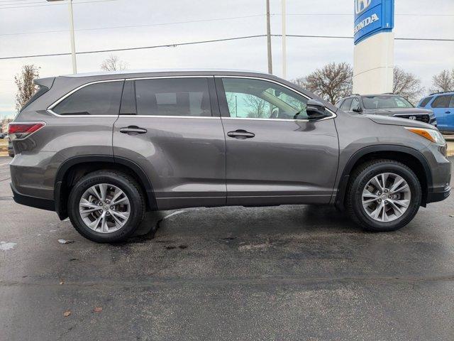 used 2015 Toyota Highlander car, priced at $18,795