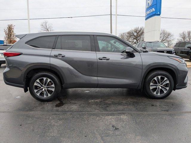 used 2021 Toyota Highlander car, priced at $27,995