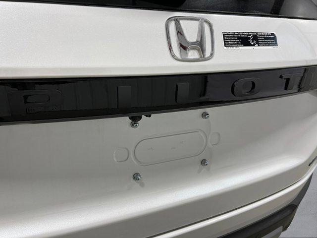 new 2025 Honda Pilot car, priced at $55,715