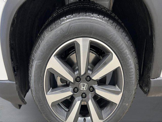 new 2025 Honda Pilot car, priced at $55,715