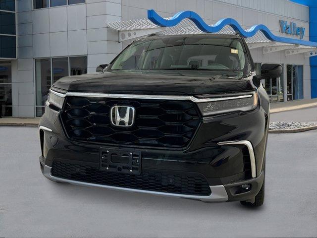 new 2025 Honda Pilot car, priced at $51,050