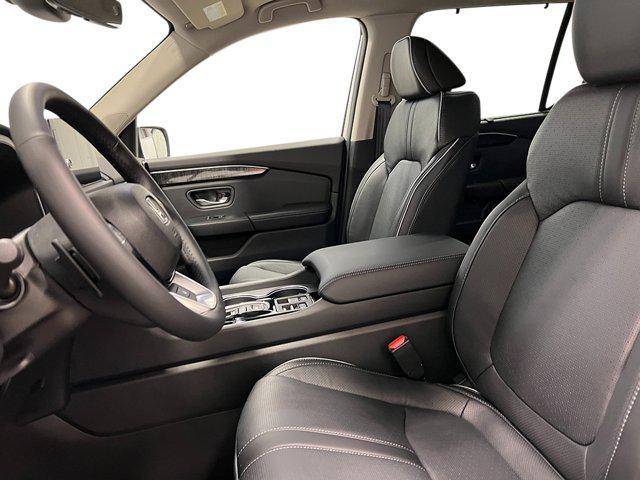 new 2025 Honda Pilot car, priced at $54,530
