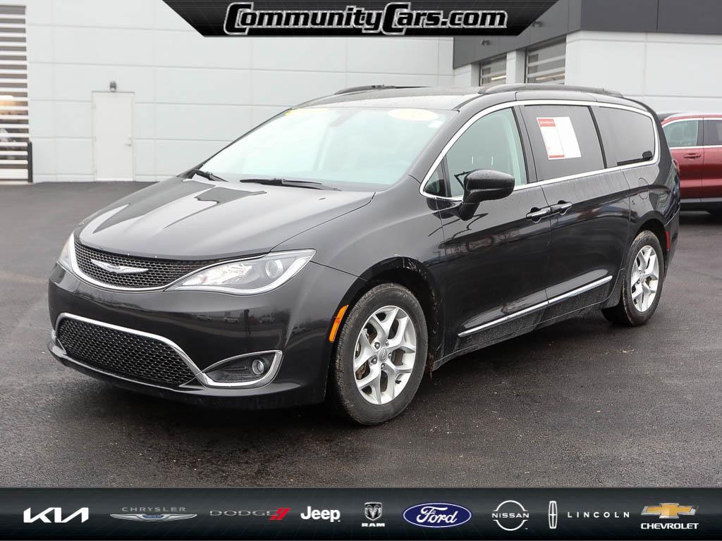 used 2017 Chrysler Pacifica car, priced at $10,600