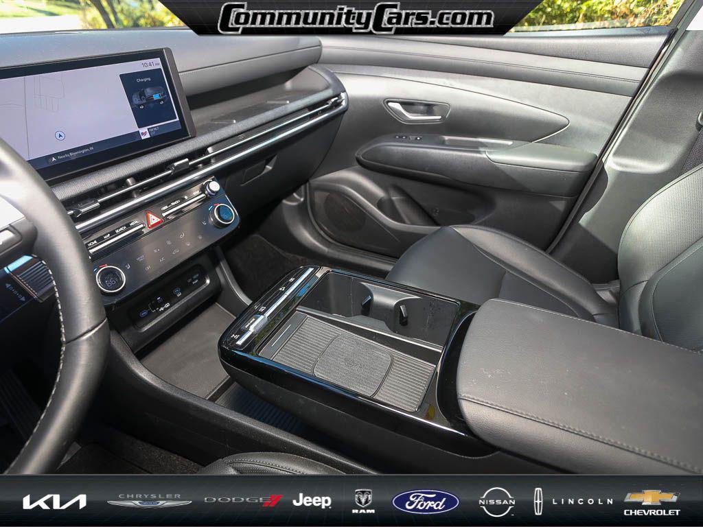 used 2025 Hyundai TUCSON Hybrid car, priced at $31,000