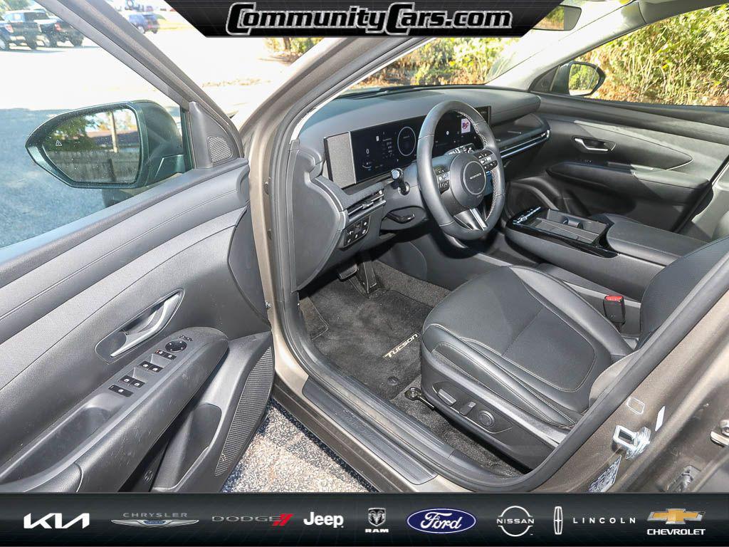 used 2025 Hyundai TUCSON Hybrid car, priced at $31,000