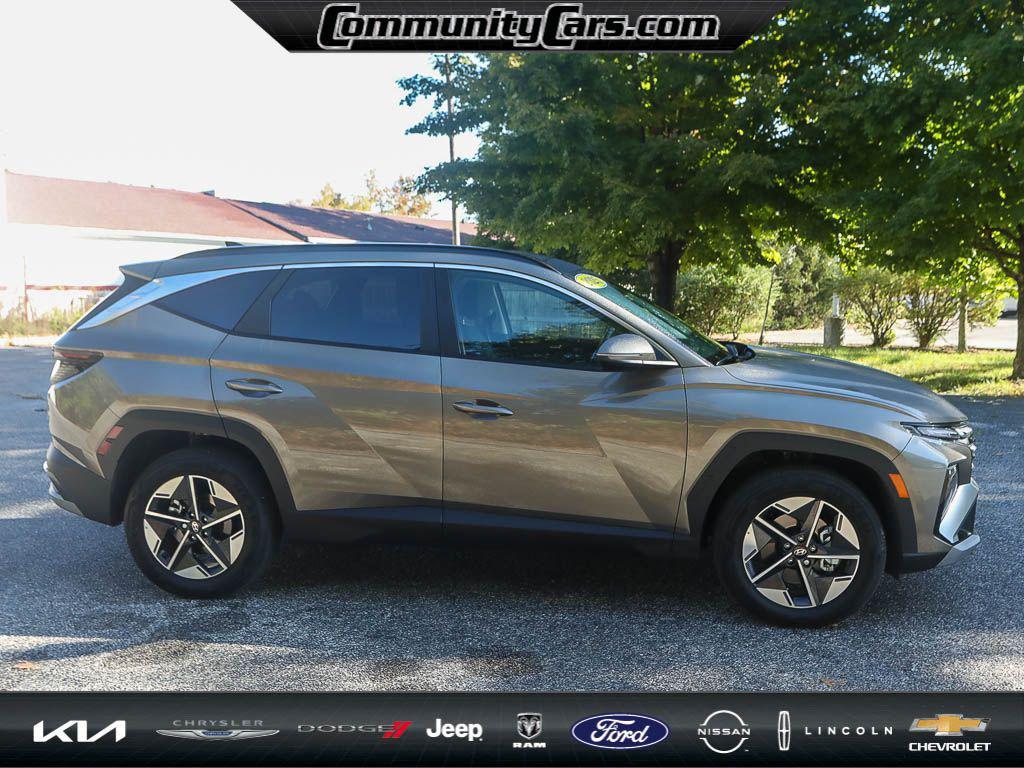 used 2025 Hyundai TUCSON Hybrid car, priced at $31,000