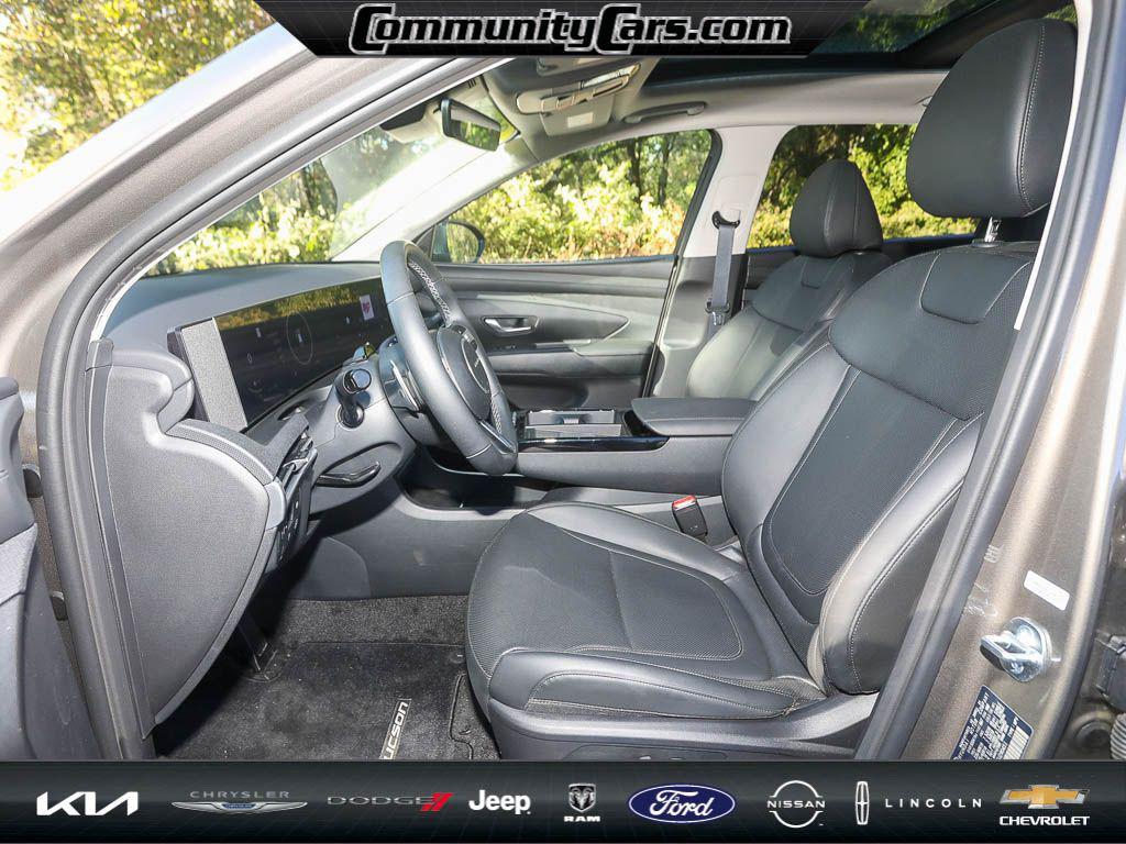 used 2025 Hyundai TUCSON Hybrid car, priced at $31,000