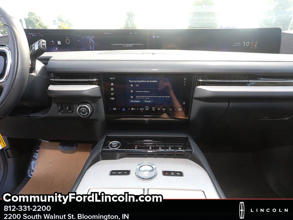 new 2025 Lincoln Navigator car, priced at $104,400