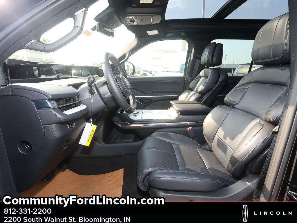 new 2025 Lincoln Navigator car, priced at $104,400