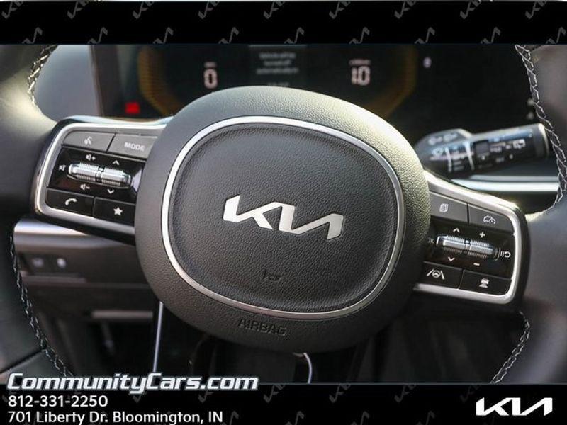 used 2025 Kia Sorento car, priced at $35,600