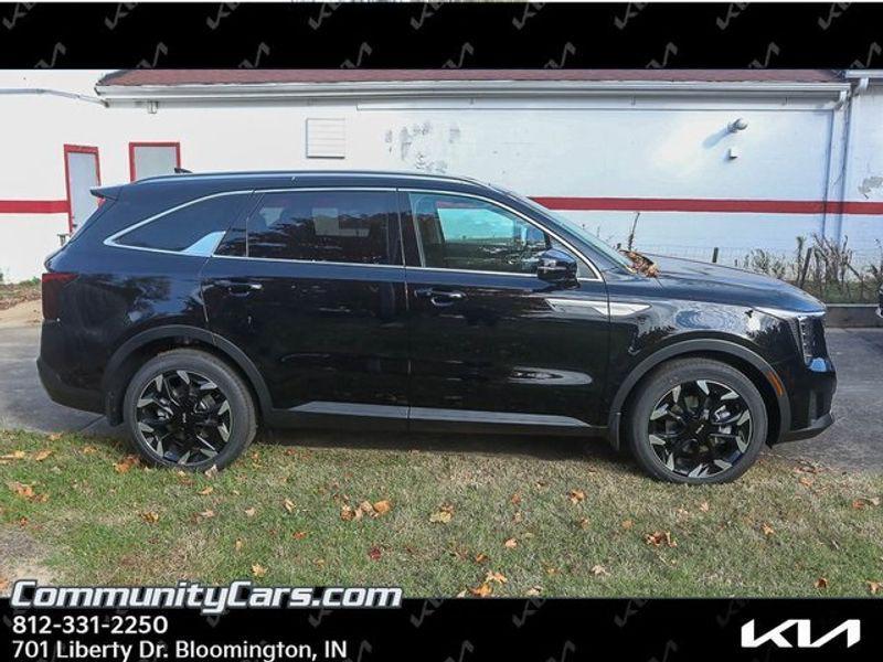 used 2025 Kia Sorento car, priced at $35,600