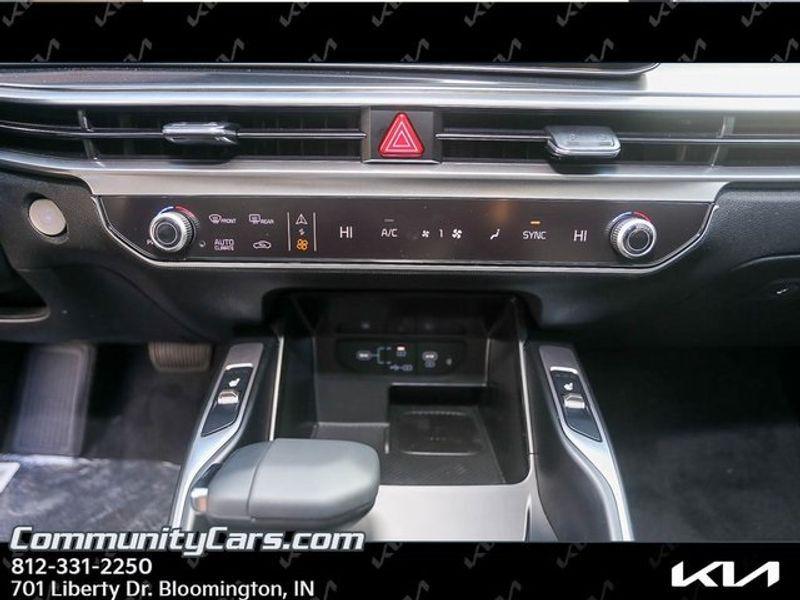used 2025 Kia Sorento car, priced at $35,600