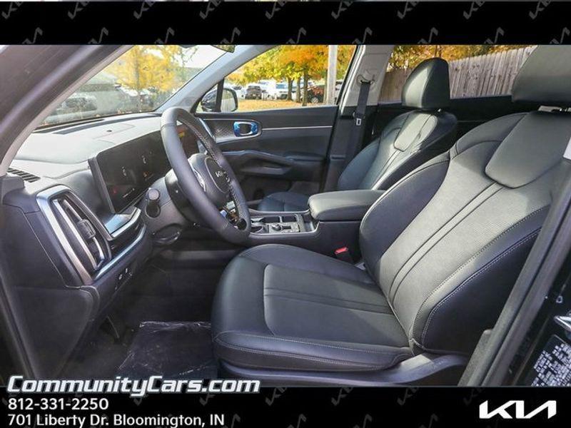 used 2025 Kia Sorento car, priced at $35,600