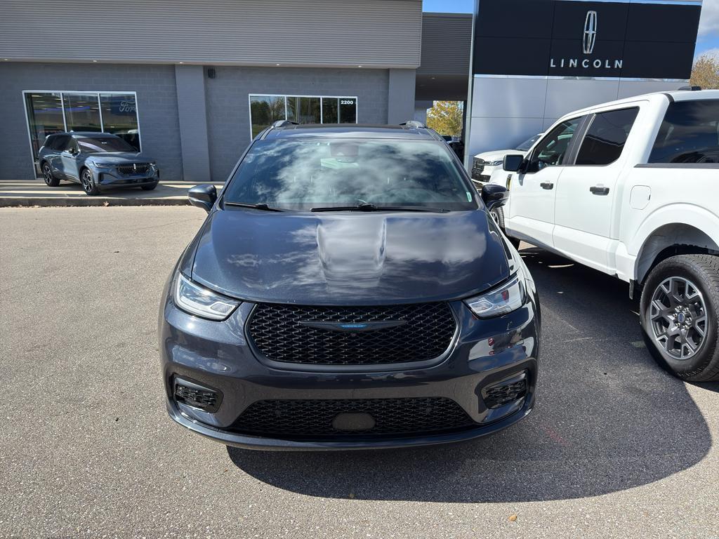 used 2021 Chrysler Pacifica Hybrid car, priced at $25,500