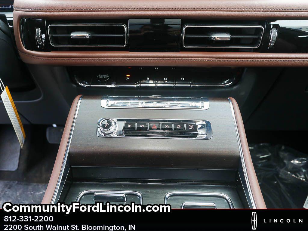 new 2025 Lincoln Aviator car, priced at $68,656
