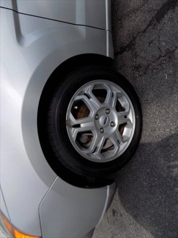 used 2009 Ford Focus car, priced at $6,295