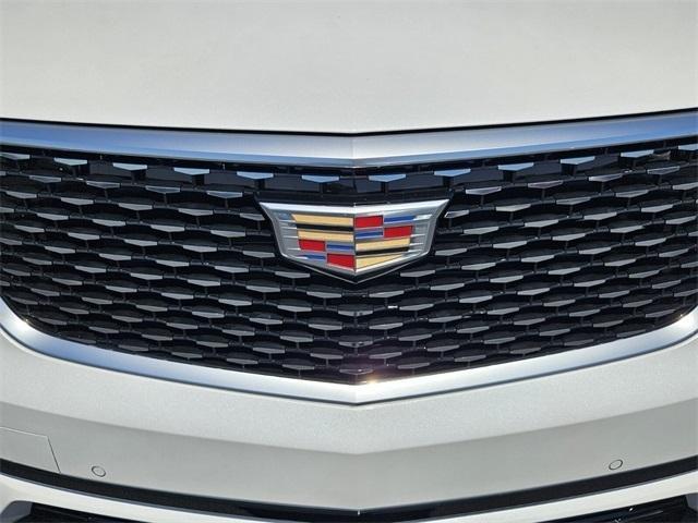 new 2025 Cadillac XT6 car, priced at $45,627