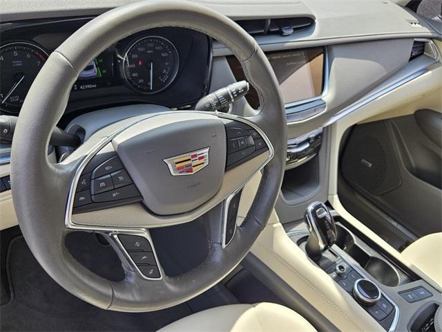 used 2022 Cadillac XT5 car, priced at $29,983