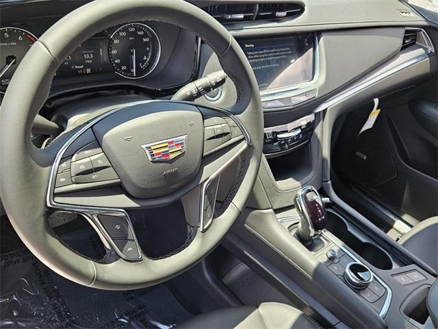 new 2025 Cadillac XT5 car, priced at $48,015