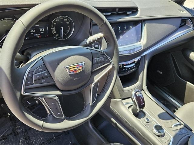new 2025 Cadillac XT5 car, priced at $45,315