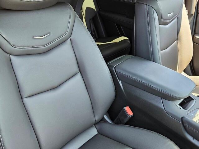 new 2025 Cadillac XT5 car, priced at $45,315