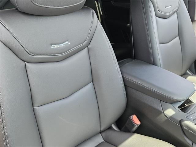 new 2025 Cadillac XT5 car, priced at $46,015