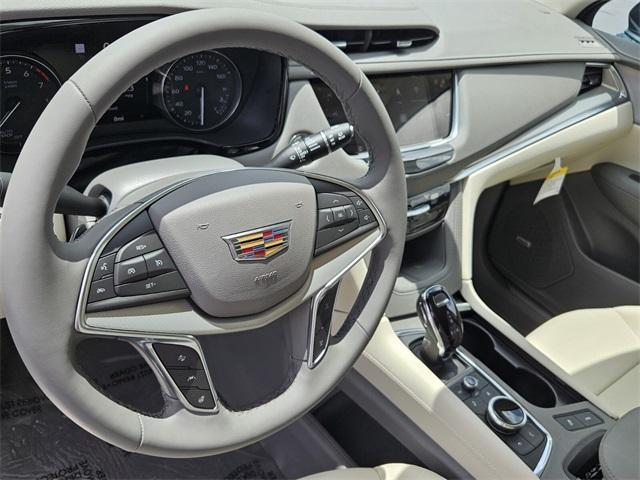 new 2025 Cadillac XT5 car, priced at $53,990