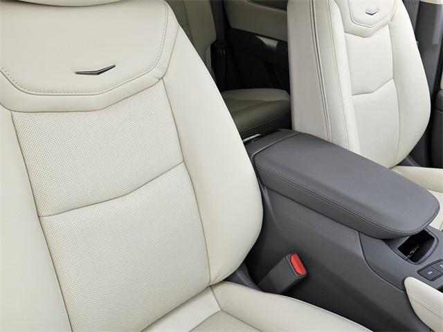 new 2025 Cadillac XT5 car, priced at $60,090