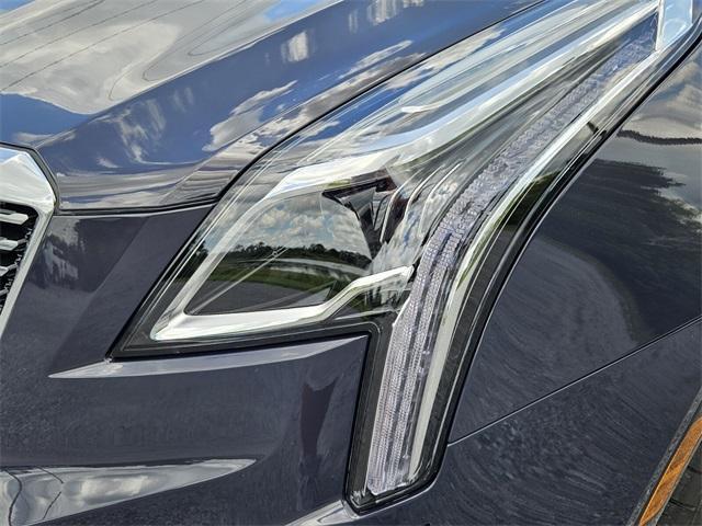 new 2025 Cadillac XT5 car, priced at $45,714
