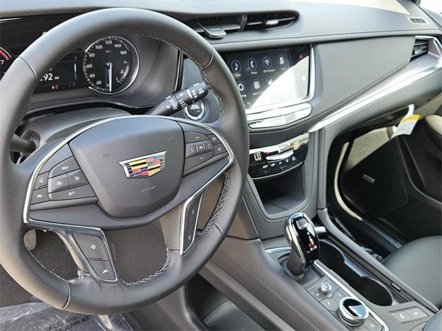 new 2025 Cadillac XT5 car, priced at $45,714